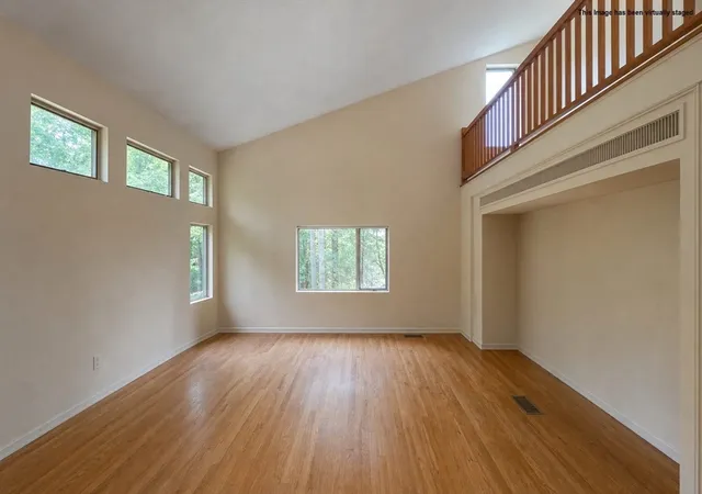 4th image of 11 Robert Dr, Holyoke, MA 01040 | MLS# 73551565