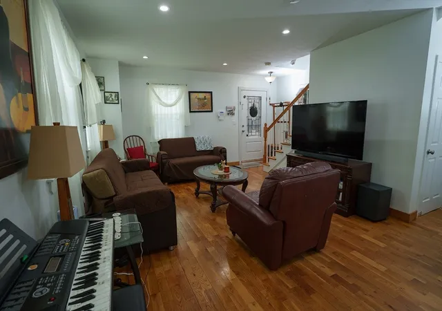 4th image of 80 Collins St, Lynn, MA 01902 | MLS# 73484179