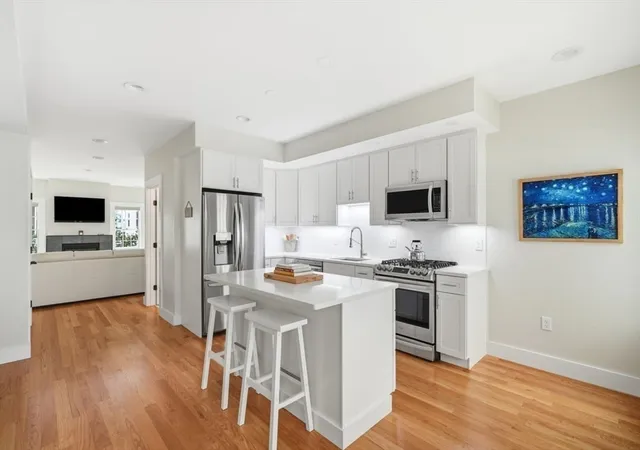 4th image of 10b Berkley Rd, Hull, MA 02045