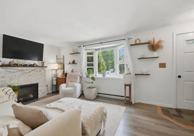 3rd image of 111 Manning Street #2, Jefferson, MA 01522 | MLS# 73561506