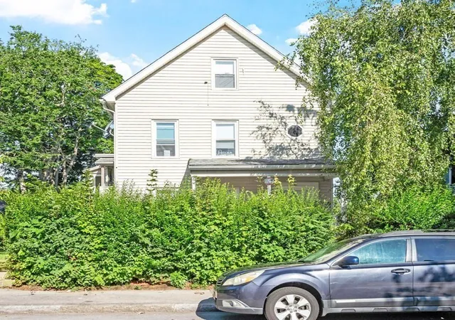 Photo 3 of Sale Pending at 22 Florence St, Worcester, MA 01610 | MLS# 73561773 | Listing updated on 2026-08-19