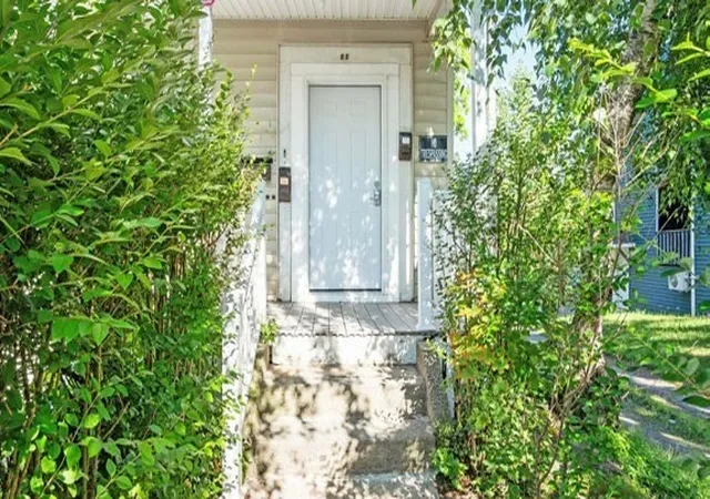 Photo 3 of Sale Pending at 22 Florence St, Worcester, MA 01610 | MLS# 73561773 | Listing updated on 2026-08-19