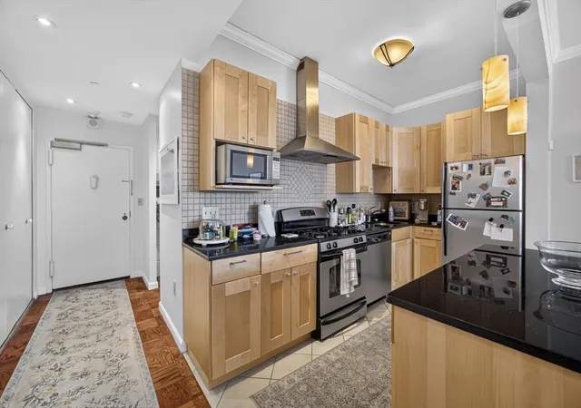 Photo 4 of Sale Pending at 2 Hawthorne Pl #17G, Boston, MA 02114 | MLS# 73554624 | Listing updated on 2026-08-29
