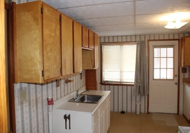 Listing Photo 4 - Condo for sale in building located at 113 Pleasant St, Gloucester, MA 02125