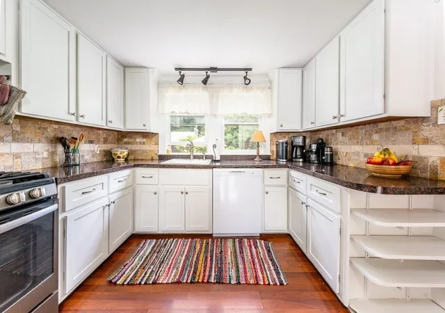5th image of 28 Bumpus Rd, Hyannis, MA 02601 | MLS# 73425703