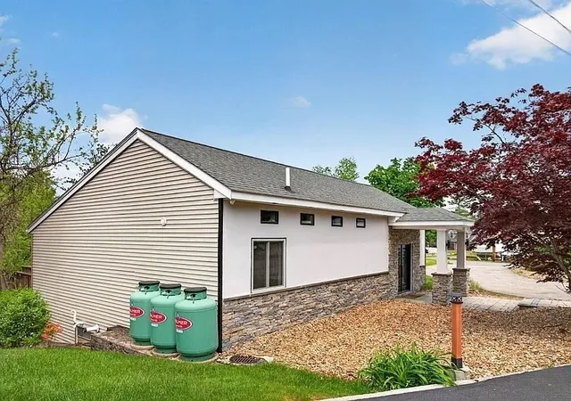 5th image of 23 Cove Rd, Salem, NH 03079 | MLS# 73547574