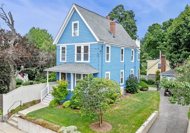 2nd image of 128 Selwyn St #2, Roslindale, MA 02131 | MLS# 73556600