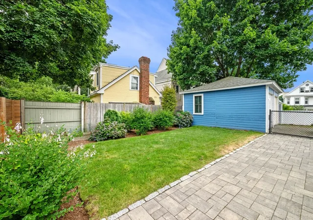 2nd image of 128 Selwyn St, Roslindale, MA 02131