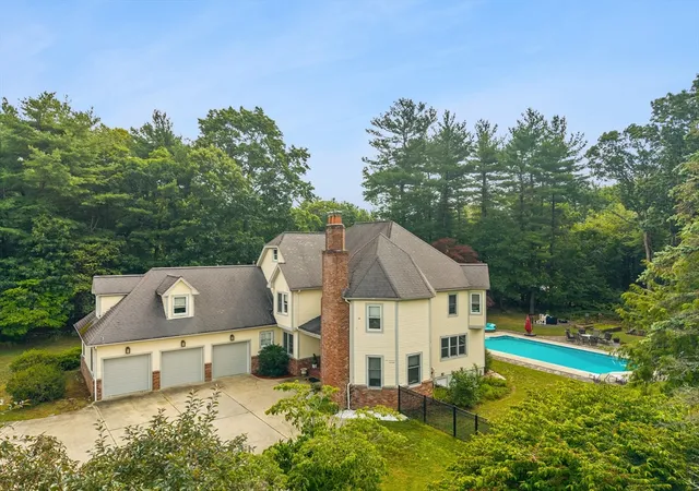 2nd image of 105 Lounsbury Dr, Raynham, MA 02767 | MLS# 73553997