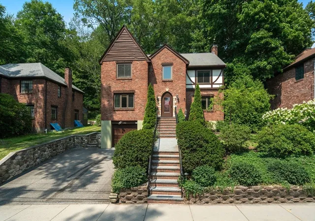 1st image of 142 Beverly Rd, Chestnut Hill, MA 02467 | MLS# 73552349