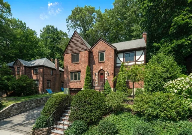 28th image of 142 Beverly Rd, Chestnut Hill, MA 02467 | MLS# 73552349