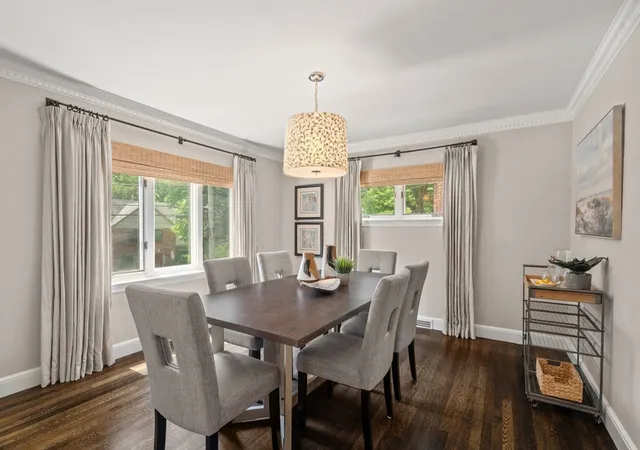 4th image of 142 Beverly Rd, Chestnut Hill, MA 02467 | MLS# 73552349