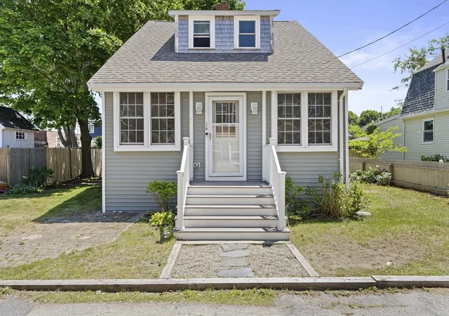 Homes for sale in Hull, MA | 14 L St, Hull, MA 02045 | MLS# 73534001