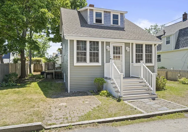Homes for sale in Hull, MA | 14 L St, Hull, MA 02045 | MLS# 73534001