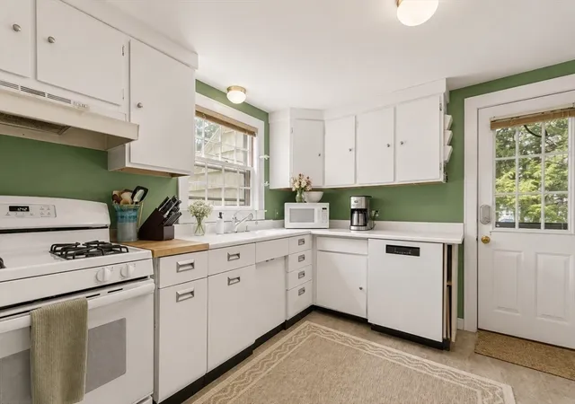4th image of 34 Sheridan Rd, Wellesley, MA 02481 | MLS# 73513882