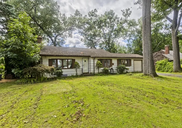 Photo 2 of Single family home for sale at 240 E Allen Ridge Rd, Springfield, MA 01118 | MLS# 73569927 | Listing updated on 2026-09-03