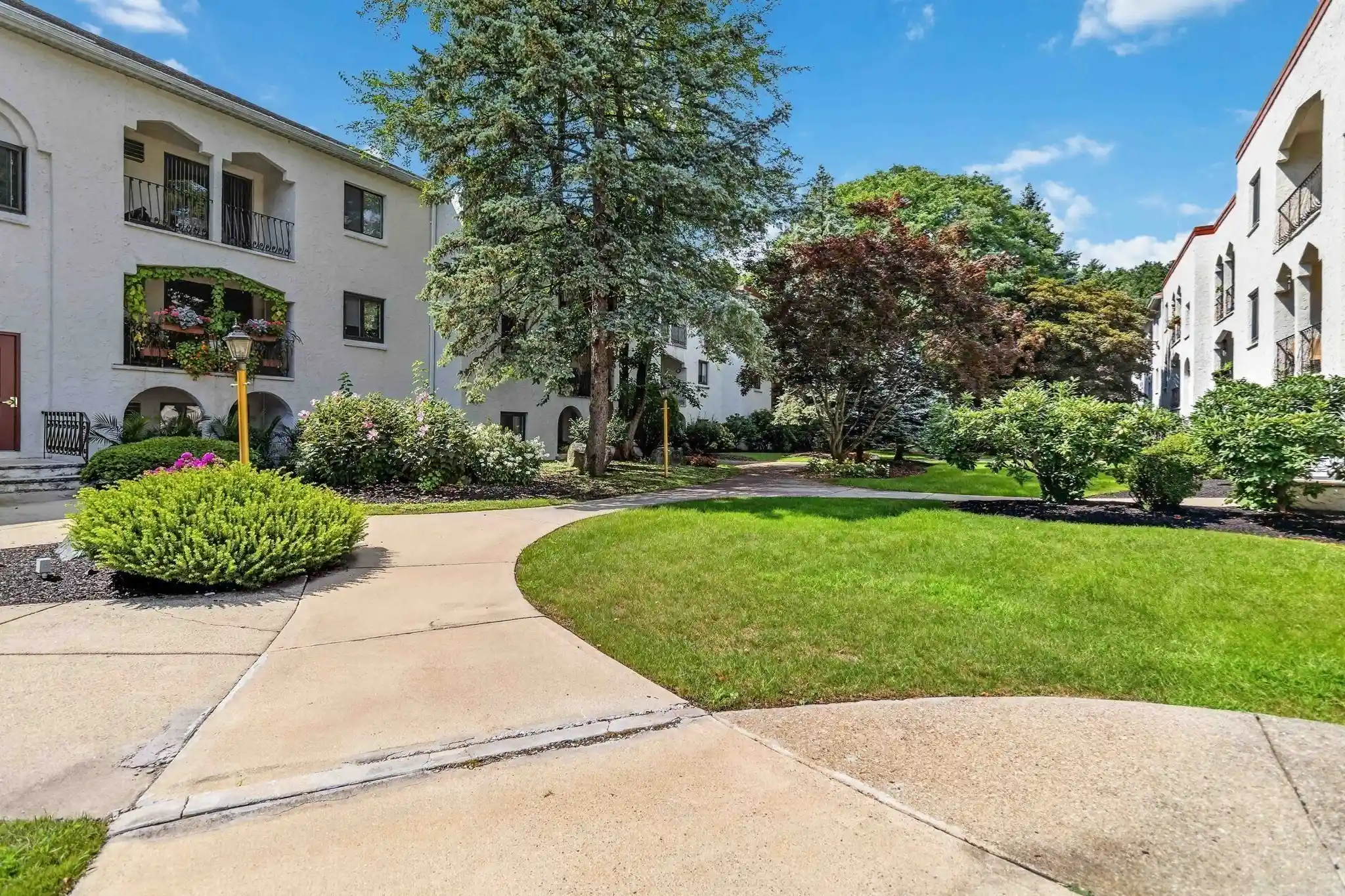 Condo for sale at 210 Fellsview Ter #214, Stoneham, MA 02180 | MLS# 73593505