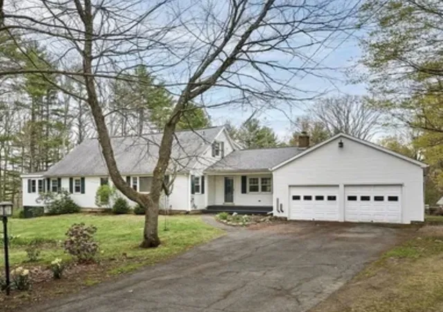 Homes for sale in New Salem, MA | 15 West St, New Salem, MA 01355 | MLS# 73535811
