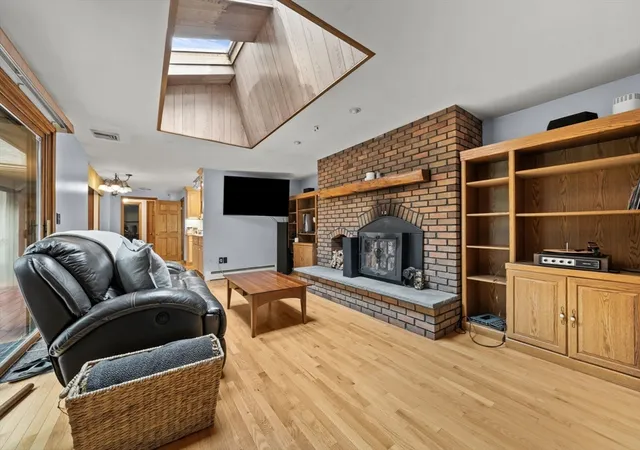 4th image of 95 Walnut Street, Middleboro, MA 02346 | MLS# 73566469