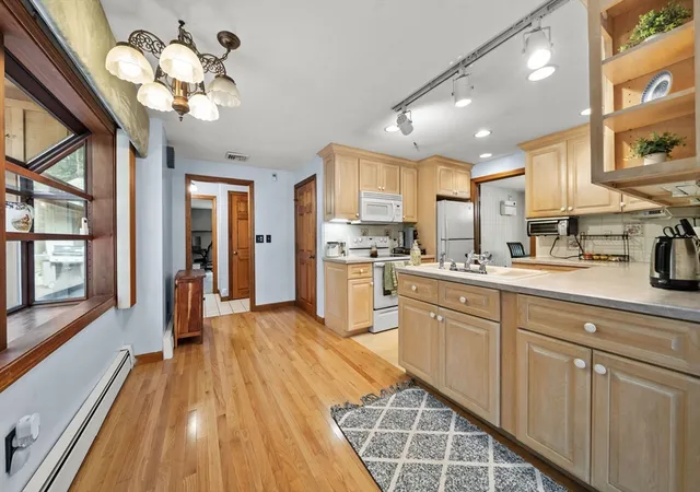 5th image of 95 Walnut Street, Middleboro, MA 02346 | MLS# 73566469