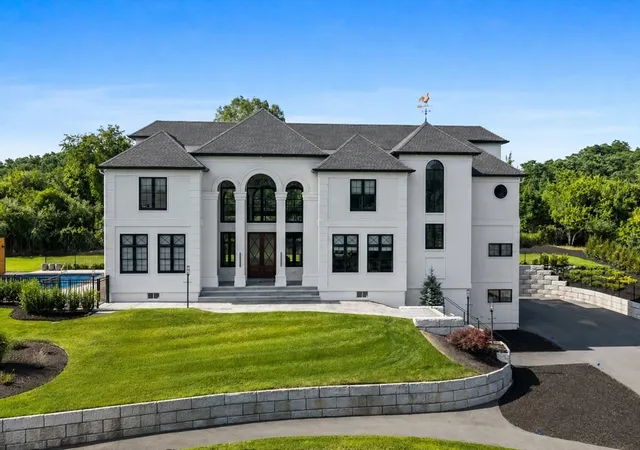 1st image of 19 Bridle Spur Ln, Danvers, MA 01923 | MLS# 73558808