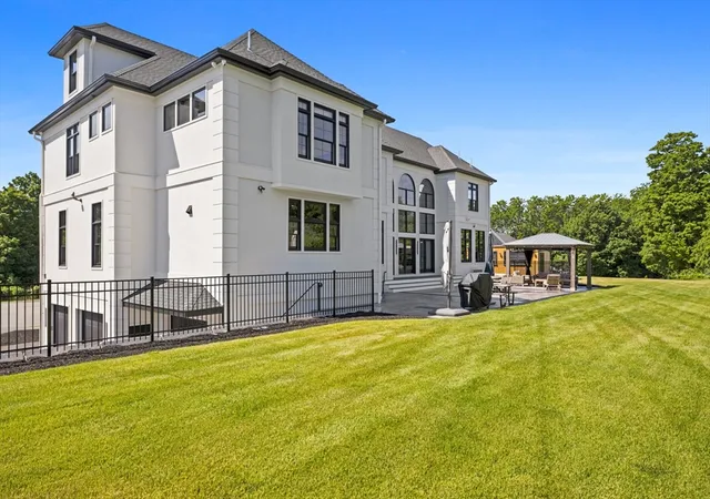 42nd image of 19 Bridle Spur Ln, Danvers, MA 01923 | MLS# 73558808