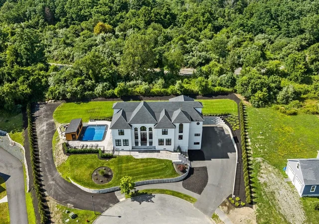 5th image of 19 Bridle Spur Ln, Danvers, MA 01923 | MLS# 73558808