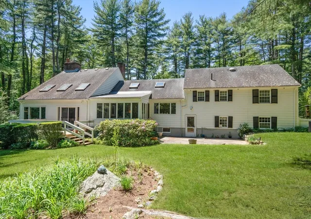 3rd image of 242 Winter St, Weston, MA 02493 | MLS# 73526239