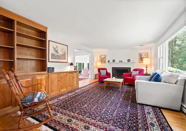 4th image of 242 Winter St, Weston, MA 02493 | MLS# 73526239