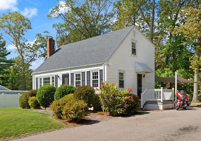 Homes for sale in Plainville, MA | 60 School St, Plainville, MA 02762 | MLS# 73524307