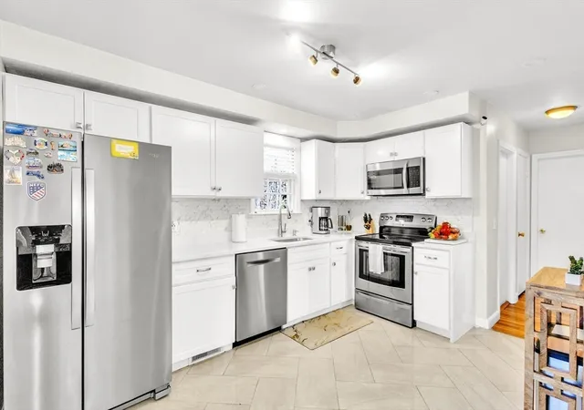 3rd image of 18 Mayflower Rd, Northborough, MA 01532 | MLS# 73507722