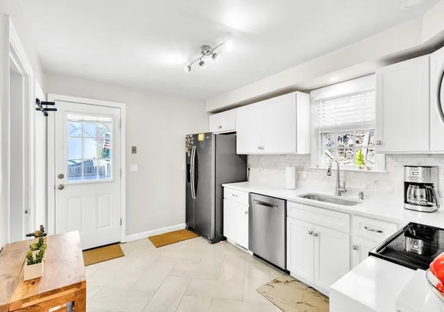 5th image of 18 Mayflower Rd, Northborough, MA 01532 | MLS# 73507722