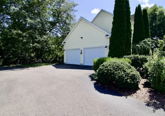 Photo 4 of Single family home for sale at 29 Skinner, East Windsor, CT 06016 | MLS# 73569541 | Listing updated on 2026-09-04