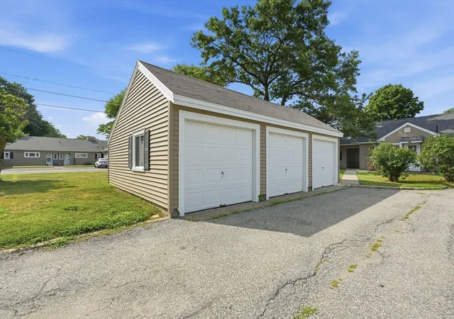 5th image of 116 Applewood Dr #116, Chicopee, MA 01022 | MLS# 73549083