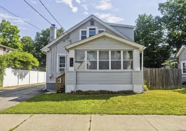 Photo 1 of Sale Pending at 121 Dorset St, Springfield, MA 01108 | MLS# 73545220 | Listing updated on 2026-09-11