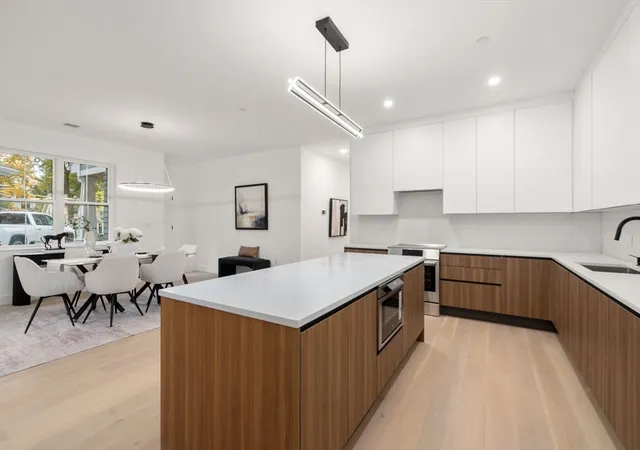 3rd image of 16 Stearns Rd, Wellesley, MA 02482