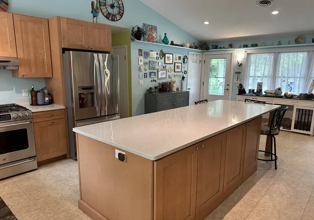 image of 133 S Pickens St, Lakeville, MA 02347 | MLS# 73550377