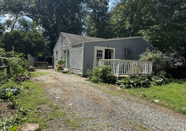 2nd image of 32 Hamilton Ter, Georgetown, MA 01833 | MLS# 73563496