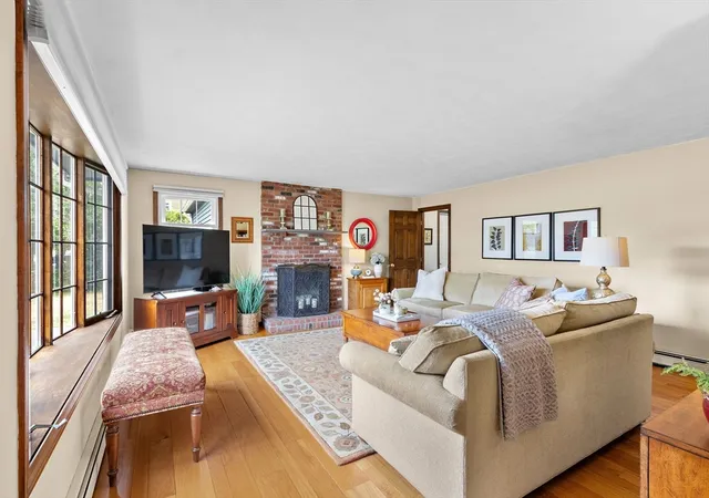 3rd image of 8 Donato Dr, Franklin, MA 02038 | MLS# 73540810
