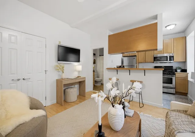 2nd image of 330 Summit Ave #104, Brighton, MA 02135 | MLS# 73562505
