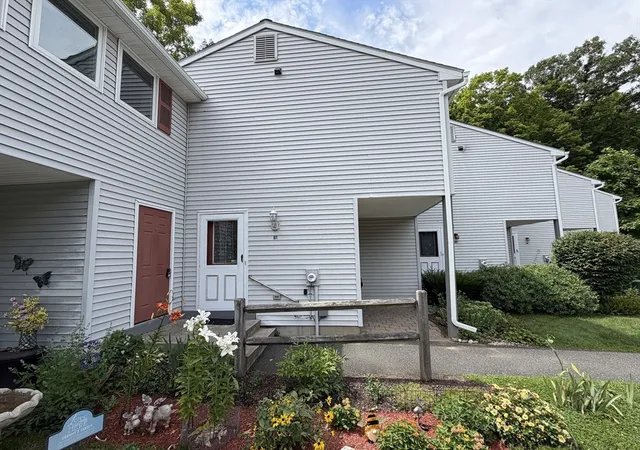 3rd image of 81 Briar Way #81, Greenfield, MA 01301 | MLS# 73558944