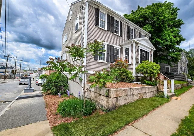 3rd image of 16 Middle St, Fairhaven, MA 02719 | MLS# 73529943