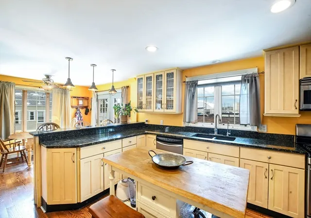 4th image of 16 Middle St, Fairhaven, MA 02719 | MLS# 73529943