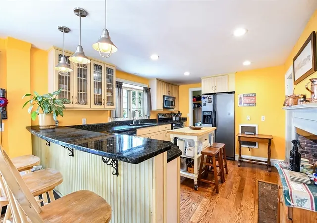 5th image of 16 Middle St, Fairhaven, MA 02719 | MLS# 73529943