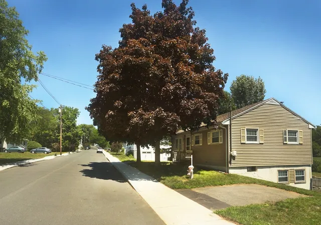 21st image of 33 Johnson St, Newburyport, MA 01950 | MLS# 73550929