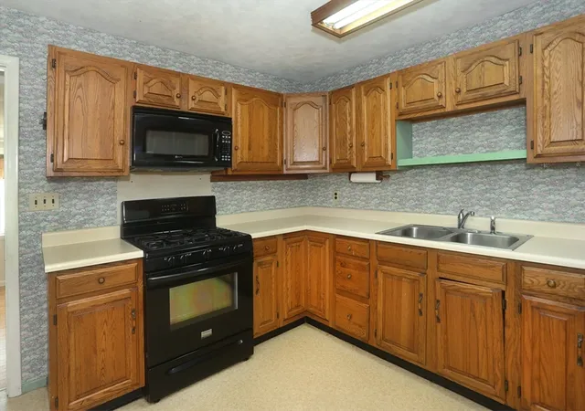 5th image of 33 Johnson St, Newburyport, MA 01950 | MLS# 73550929