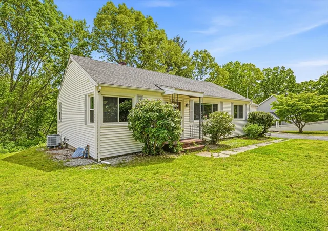 3rd image of 146 Acton Road, Chelmsford, MA 01824 | MLS# 73523705