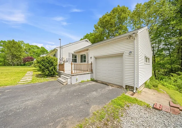 4th image of 146 Acton Road, Chelmsford, MA 01824 | MLS# 73523705