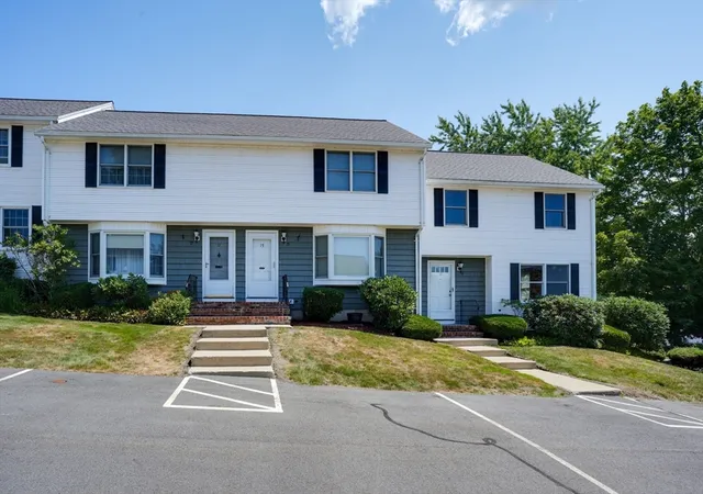 Listing Photo 2 - Condo for sale in building located at 13 Brandee Ln, Methuen, MA 01844 - Unit #24