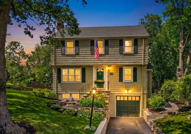 2nd image of 122 Altamont Ave, Melrose, MA 02176 | MLS# 73540834